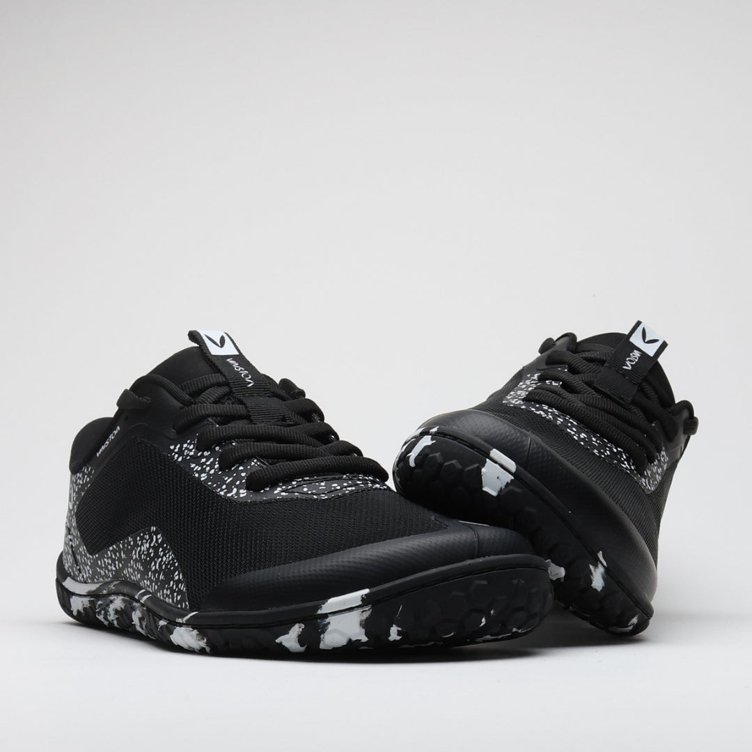 Vaistoa Lento barefoot running shoes – pair of shoes arranged against a light background, one slightly tilted