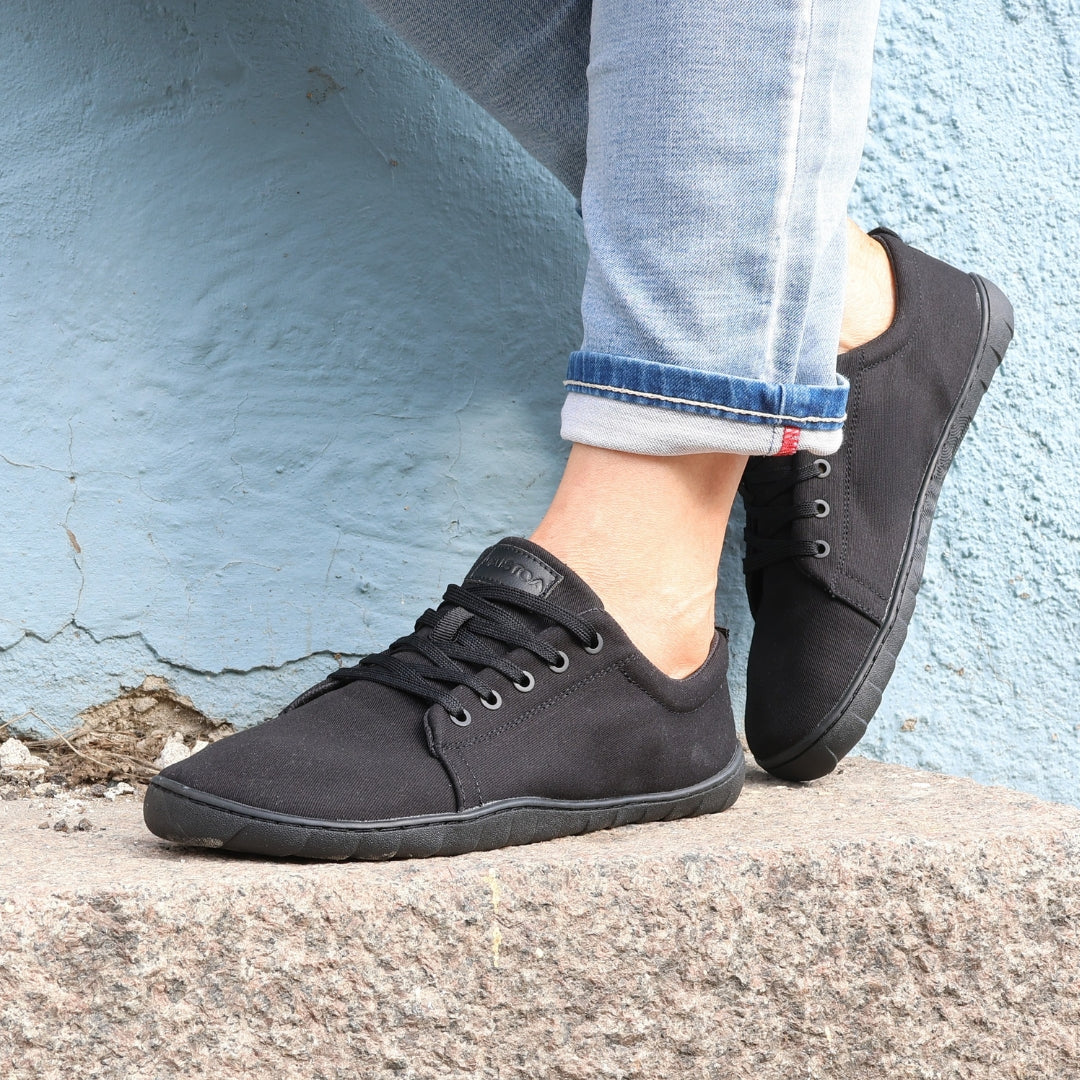 vaistoa rento 2 barefoot shoes low top canvas sneakers black lifestyle spring city blue wall