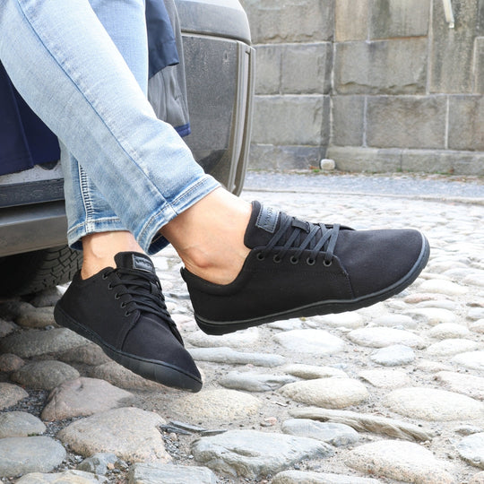 vaistoa rento 2 barefoot shoes low top canvas sneakers black lifestyle spring city cobblestones