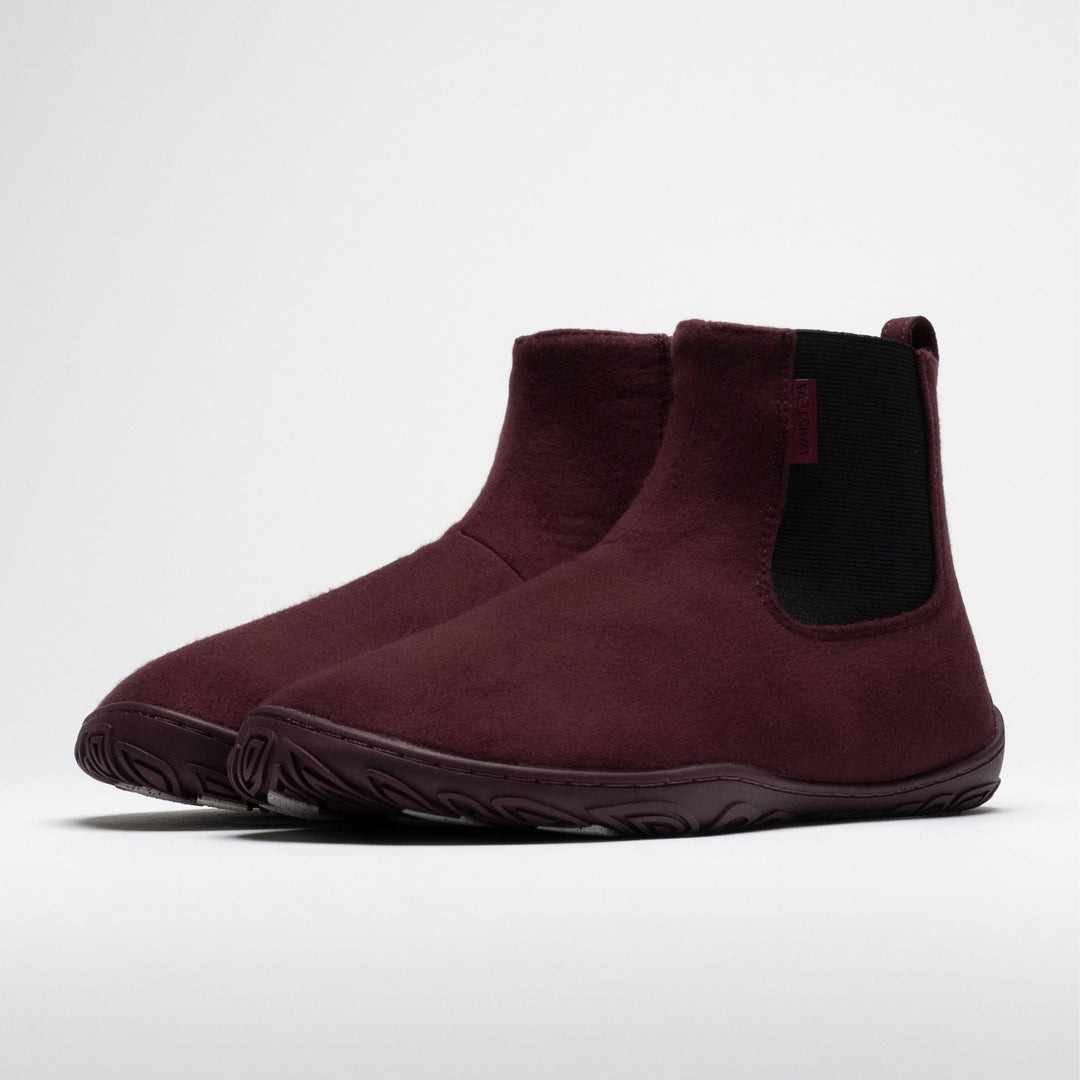 Vaistoa Sulo 2 winter barefoot chelsea boots – pair shown from a front angle with the elastic panels visible