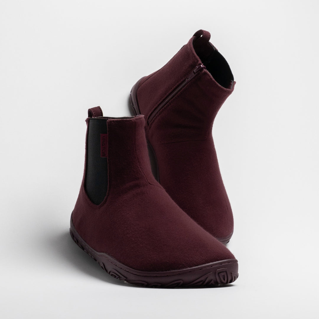 Vaistoa Sulo 2 winter barefoot chelsea boots – pair shown from a front angle with the elastic panel of the front shoe and the zipper of the shoe behind it visible