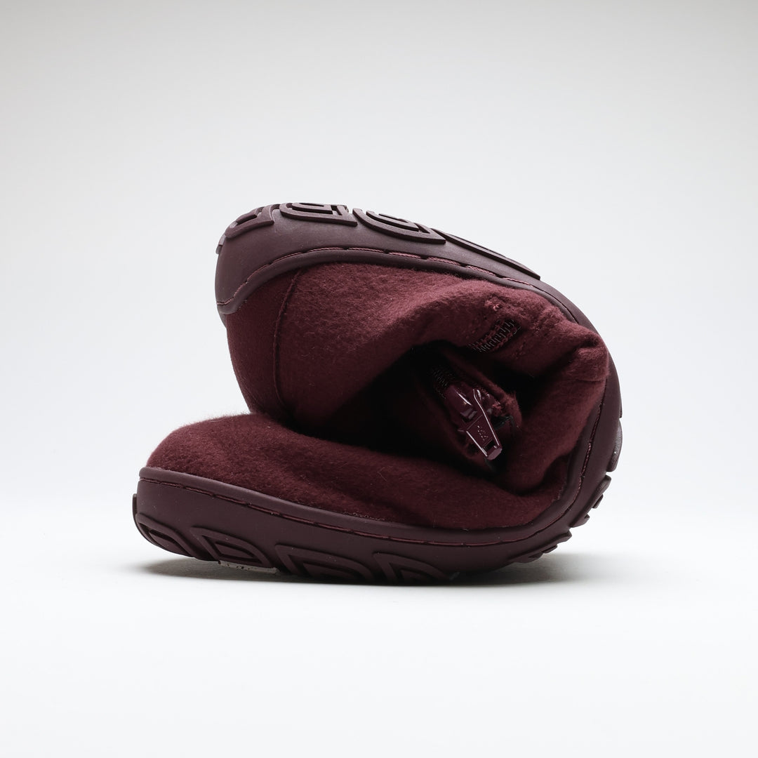 Vaistoa Sulo 2 winter barefoot chelsea boots – shoe rolled up, showing how the thin, flexible outsole bends
