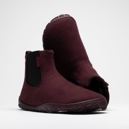 Vaistoa Sulo 2 winter barefoot chelsea boots – pair with the front shoe showing the elastic panel and the second shoe upside down behind it, showing the shaft opening, lining and zipper