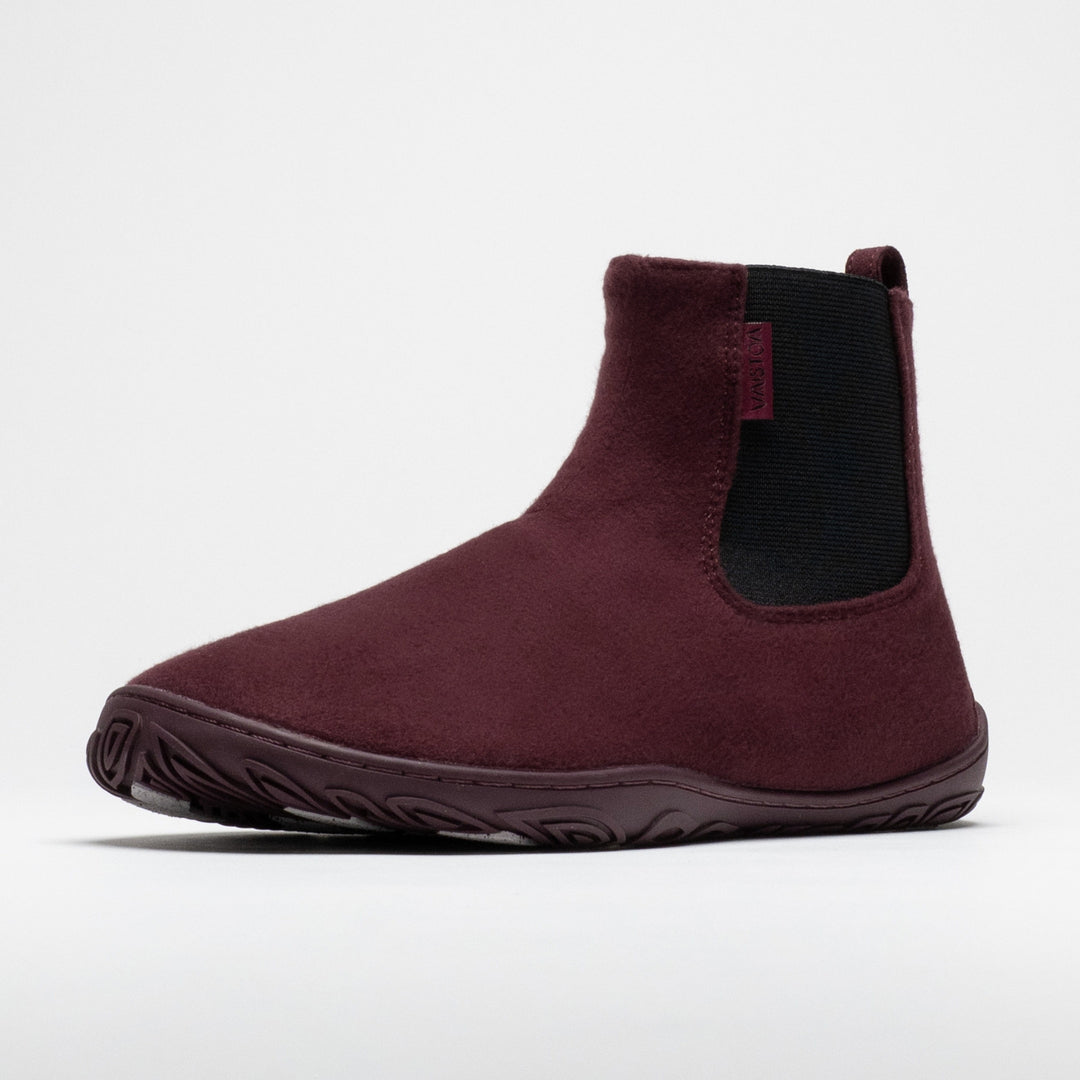 Vaistoa Sulo 2 winter barefoot chelsea boots – single shoe shown from a front angle with the elastic panel and pull tab visible