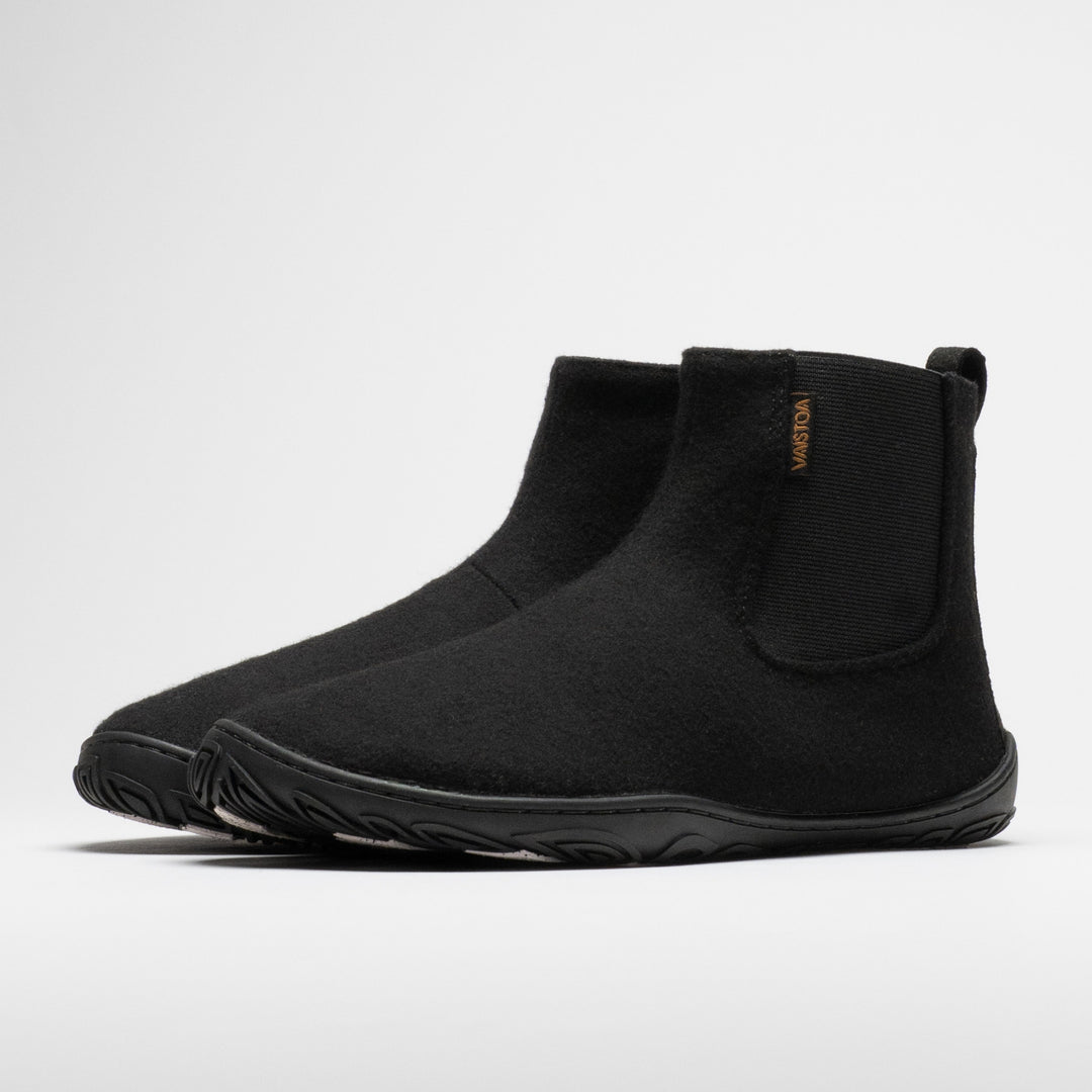 Vaistoa Sulo 2 winter barefoot chelsea boots – pair shown from a front angle with the elastic panels visible