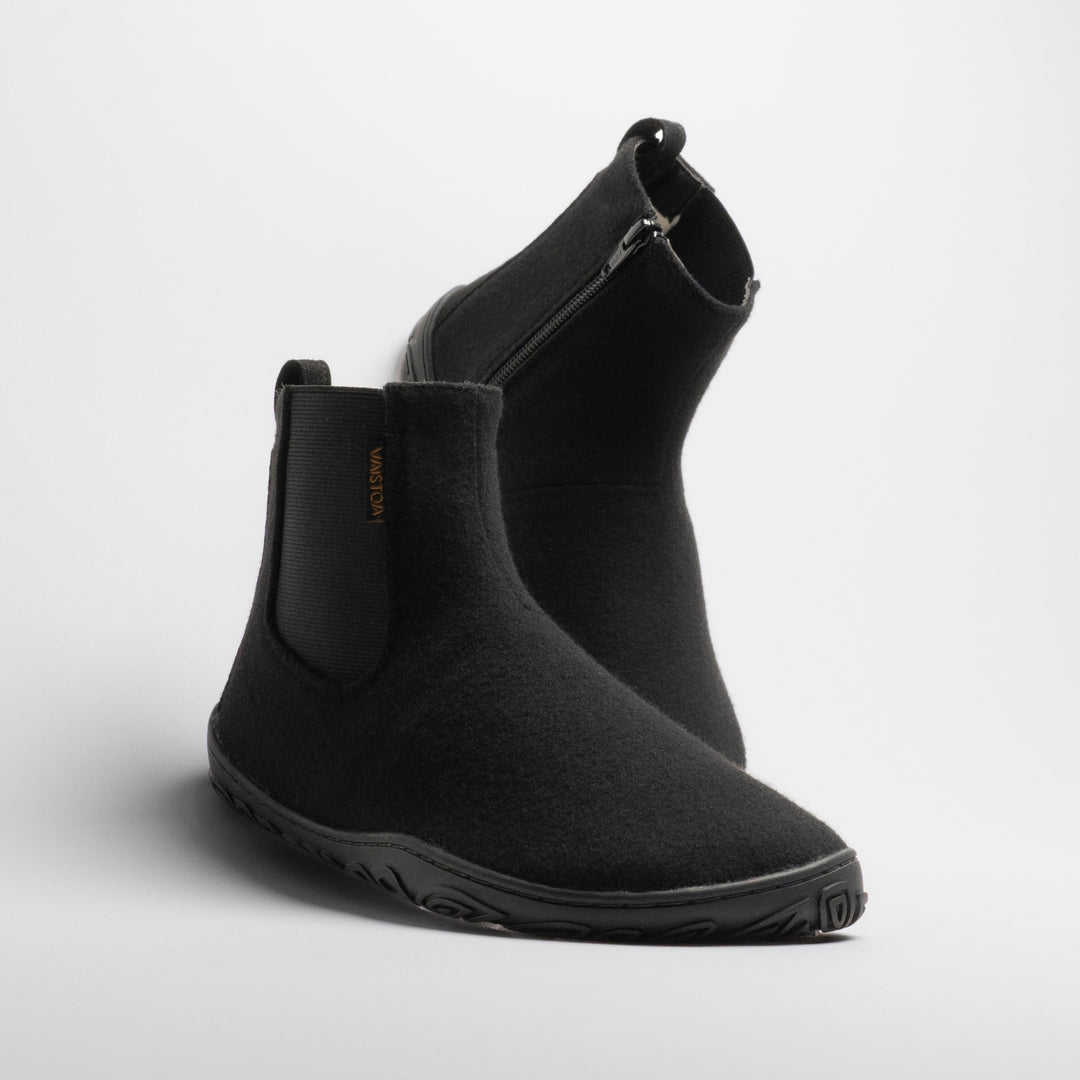 Vaistoa Sulo 2 winter barefoot chelsea boots – pair shown from a front angle with the elastic panel of the front shoe and the zipper of the shoe behind it visible