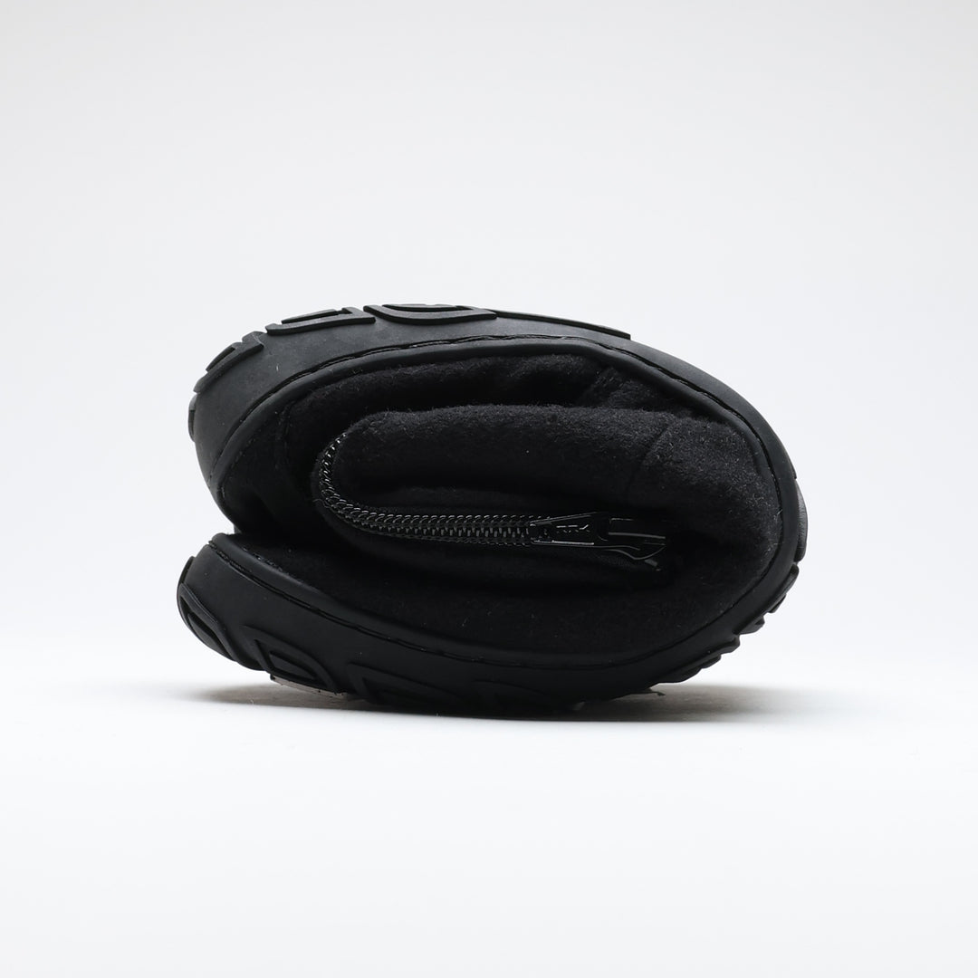 Vaistoa Sulo 2 winter barefoot chelsea boots – shoe rolled up, showing how the thin, flexible outsole bends