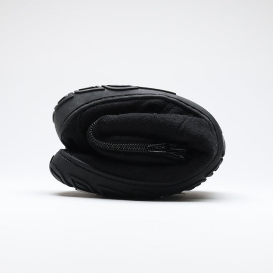 Vaistoa Sulo 2 winter barefoot chelsea boots – shoe rolled up, showing how the thin, flexible outsole bends