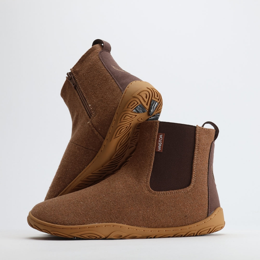 Roasted almond barefoot winter felt Chelsea boots with the “Design from Finland” label, showcasing Nordic craftsmanship, warmth, and natural barefoot comfort for winter conditions.