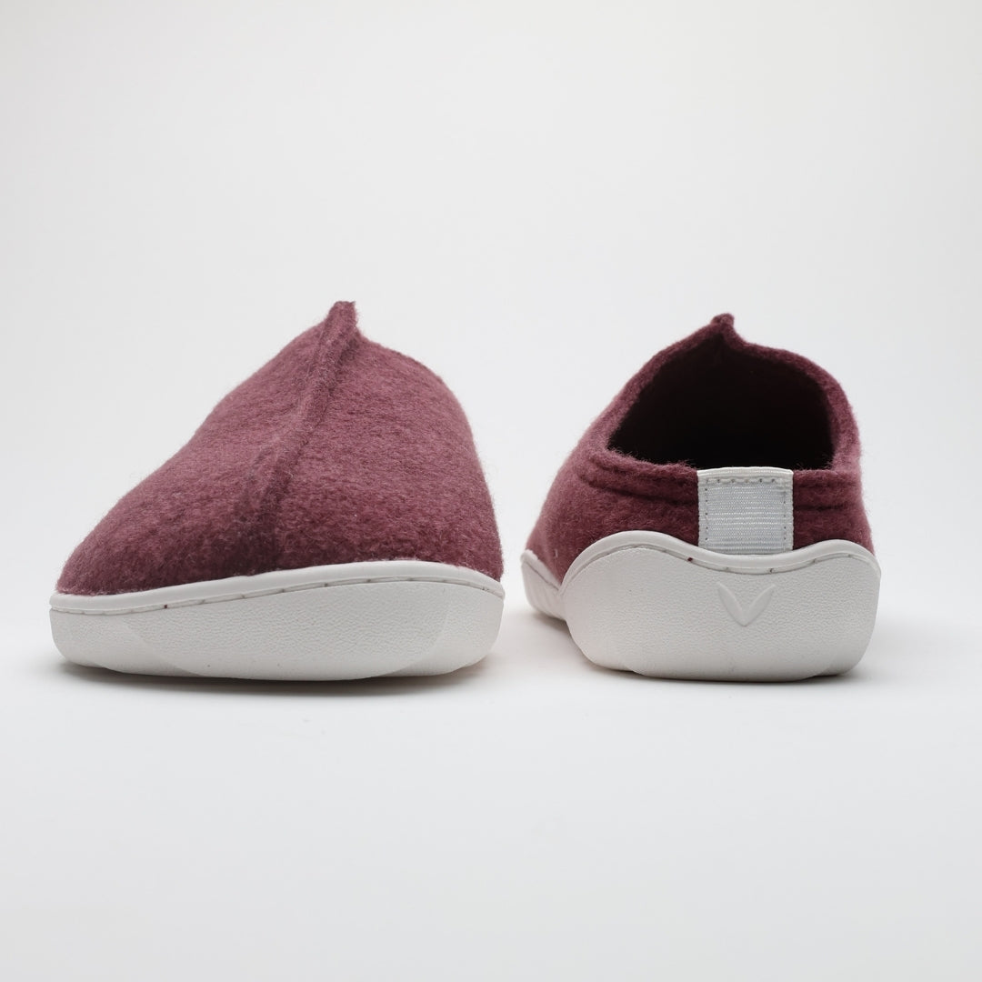 Vaistoa Toive felt barefoot slippers – burgundy felt slippers shown from the front and back against a light background