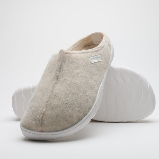 Vaistoa Toive felt barefoot slippers – vanilla grey slipper pair shown from a front angle, with the outsole of one slipper visible