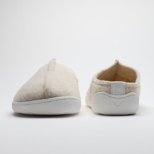 Vaistoa Toive felt barefoot slippers – vanilla grey felt slippers shown from the front and back against a light background