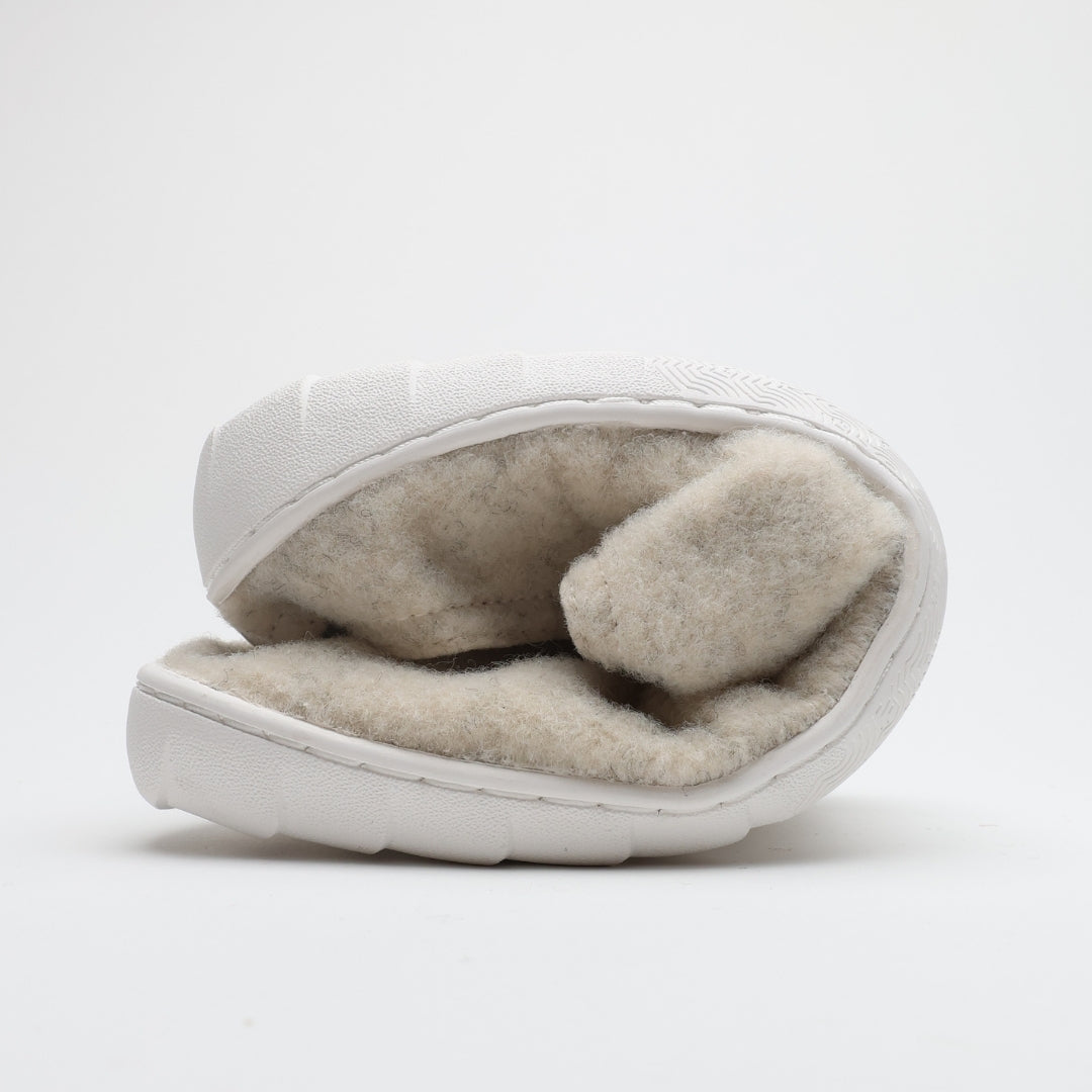 Vaistoa Toive felt barefoot slippers – vanilla grey felt slipper folded in half to show the thin and flexible outsole