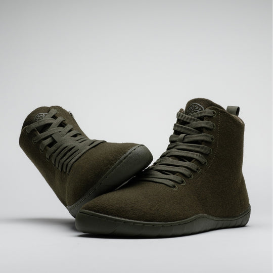 Vaistoa Tunto 2 felt barefoot sneakers – pair shown from the front angle, nearly aligned and slightly overlapping, olive colour