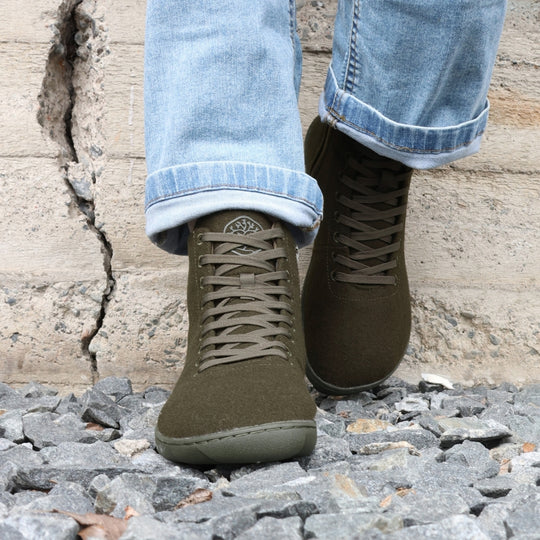 Vaistoa Tunto 2 felt barefoot sneakers – on-foot, blue jeans, close-up front view against a concrete wall, olive colour