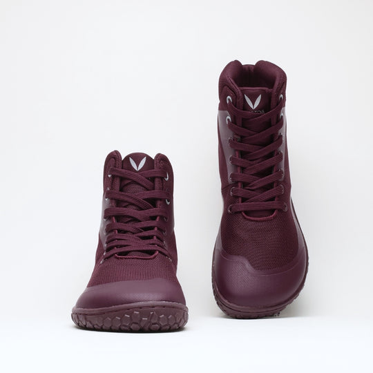 Vaistoa Tuohi 2 barefoot light hiking shoes burgundy – the pair seen from the front and slightly above, one shoe set further back