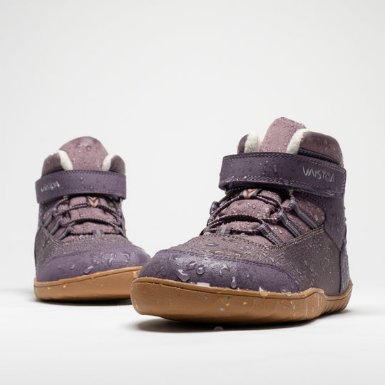 Vaistoa Ulappa 2 kids waterproof barefoot sneakers – pair shown from the front with water droplets on the surface