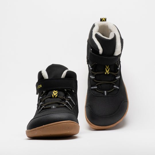 Vaistoa Ulappa 2 kids waterproof barefoot sneakers – pair with the left shoe shown from the front and the right shoe from a higher front angle, showing the quick lacing and faux fur lining at the collar