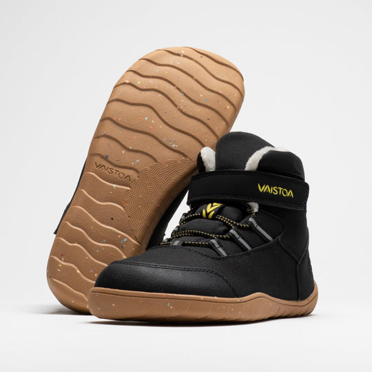 Vaistoa Ulappa 2 kids waterproof barefoot sneakers – pair with one shoe standing and the other leaning upright against its shaft with the outsole facing the camera, showing the wave-patterned tread
