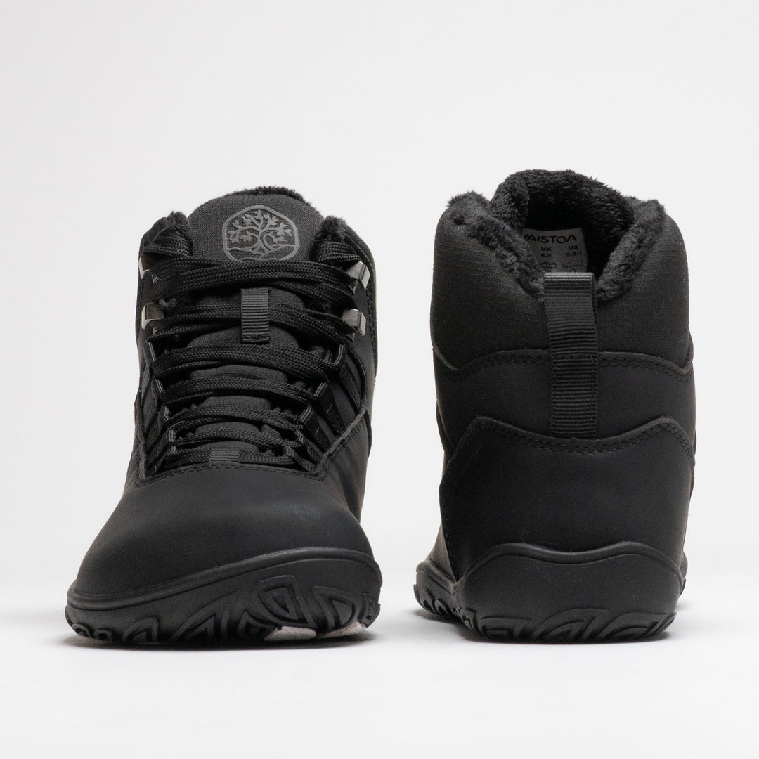 Vaistoa Uoma 4 winter barefoot trekking boots – pair shown from the front and back, the left shoe showing the wide toe box and lacing and the right shoe the heel, pull tab and faux fur lining