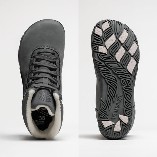 Vaistoa Uoma 4 winter barefoot trekking boots – one shoe shown from above highlighting the wide foot-shaped toe box, lacing and faux fur lining, and the other shown from below with the outsole pattern, Vaistoa logo and light grip pads